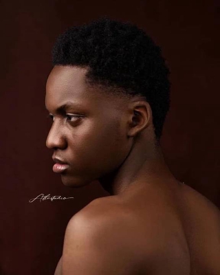 Фото модели -  Виктуар Касилембо 